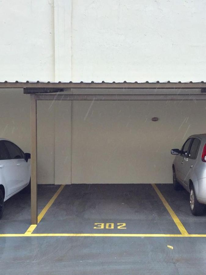 Apto No Centro Perto Do Shopping Com 2 Quartos De Casal Arcond Wifi Fibra Homeoffice E Garagem Em Dourados Eksteriør billede